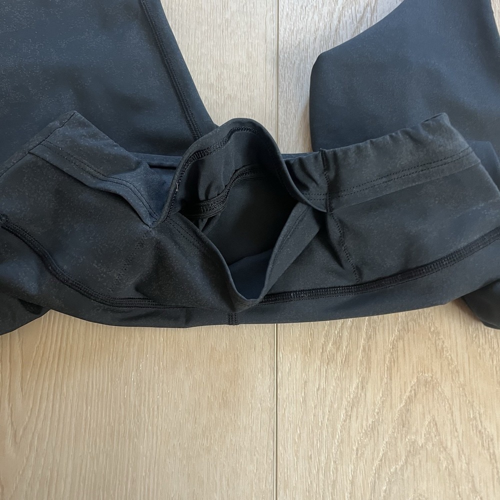 On Cloud Performance Running Tights Black Reflective Women Sz Small 7/8 Length - Picture 6 of 9